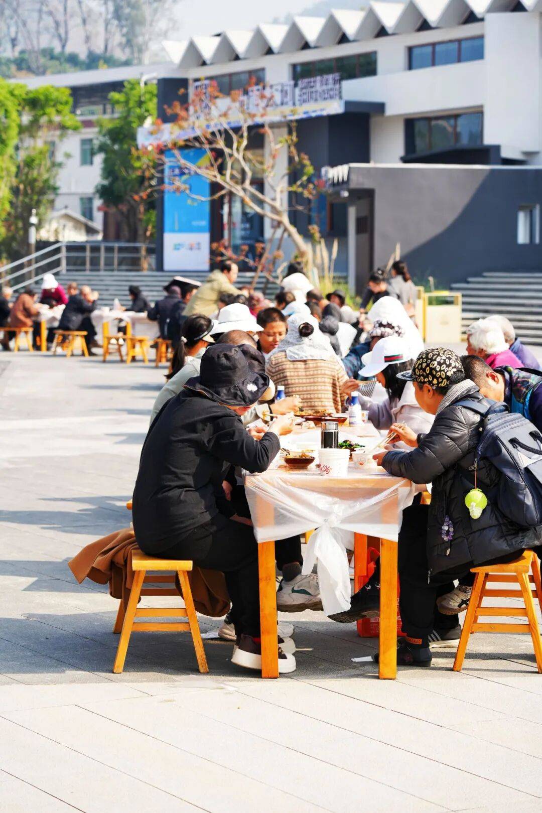 从“卖农产品”到“卖生活方式”麻将胡了2试玩模拟器立新村：(图8)