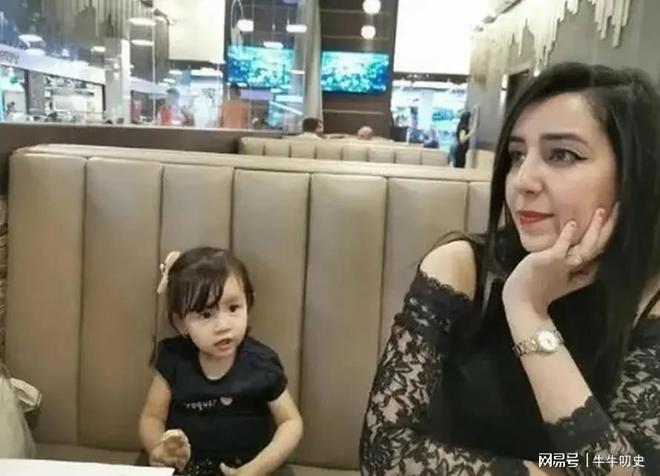富家女岳父要彩礼1000元几年后身价上亿PG电子游戏麻将胡了山东小伙娶27岁非洲(图5)
