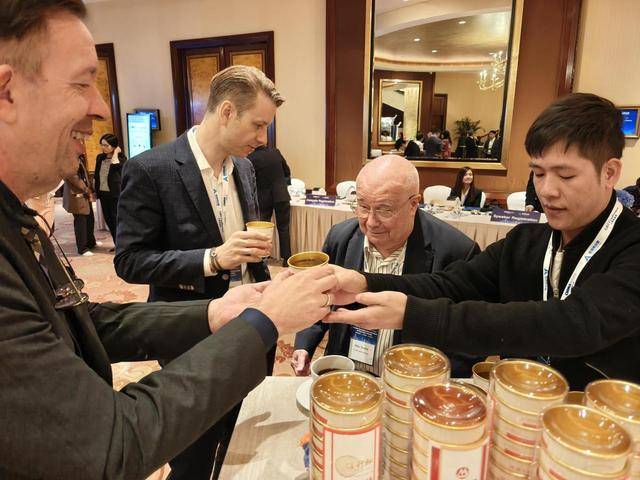 25大湾区论坛“有一种叫云南的生活”引全球共鸣PG电子麻将胡了2试玩云南高原特色农业惊艳20(图1)